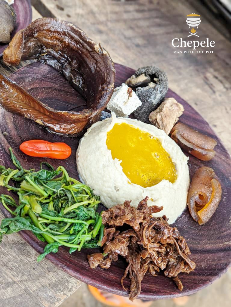 L’achu et sa sauce jaune. Photo : Chepele (chepele.com), avec son accord