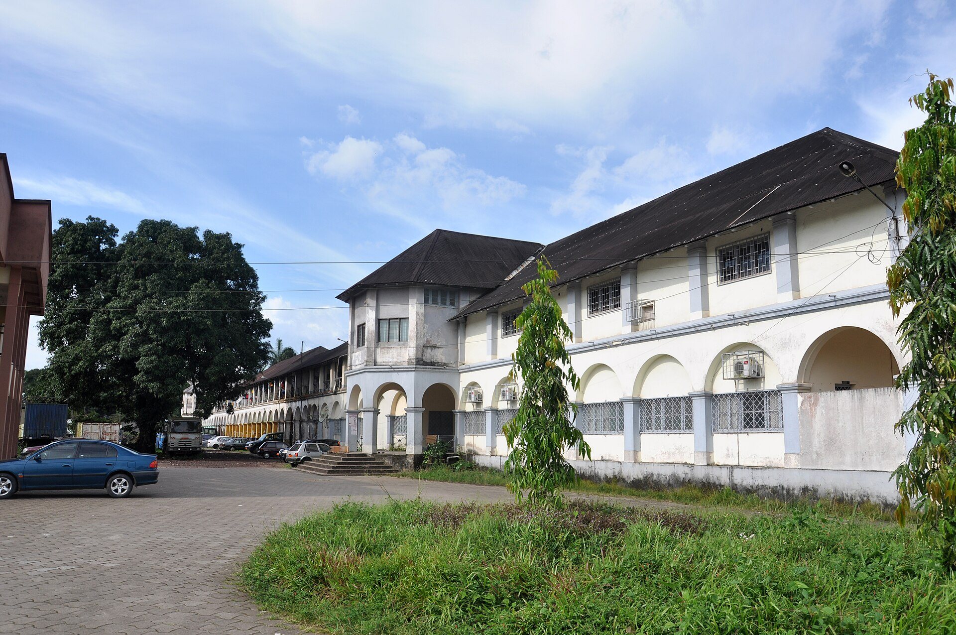 Ancien Hôpital Général. Photo : Mboupda Talla Roger / Wikimedia Commons, CC BY-SA 3.0