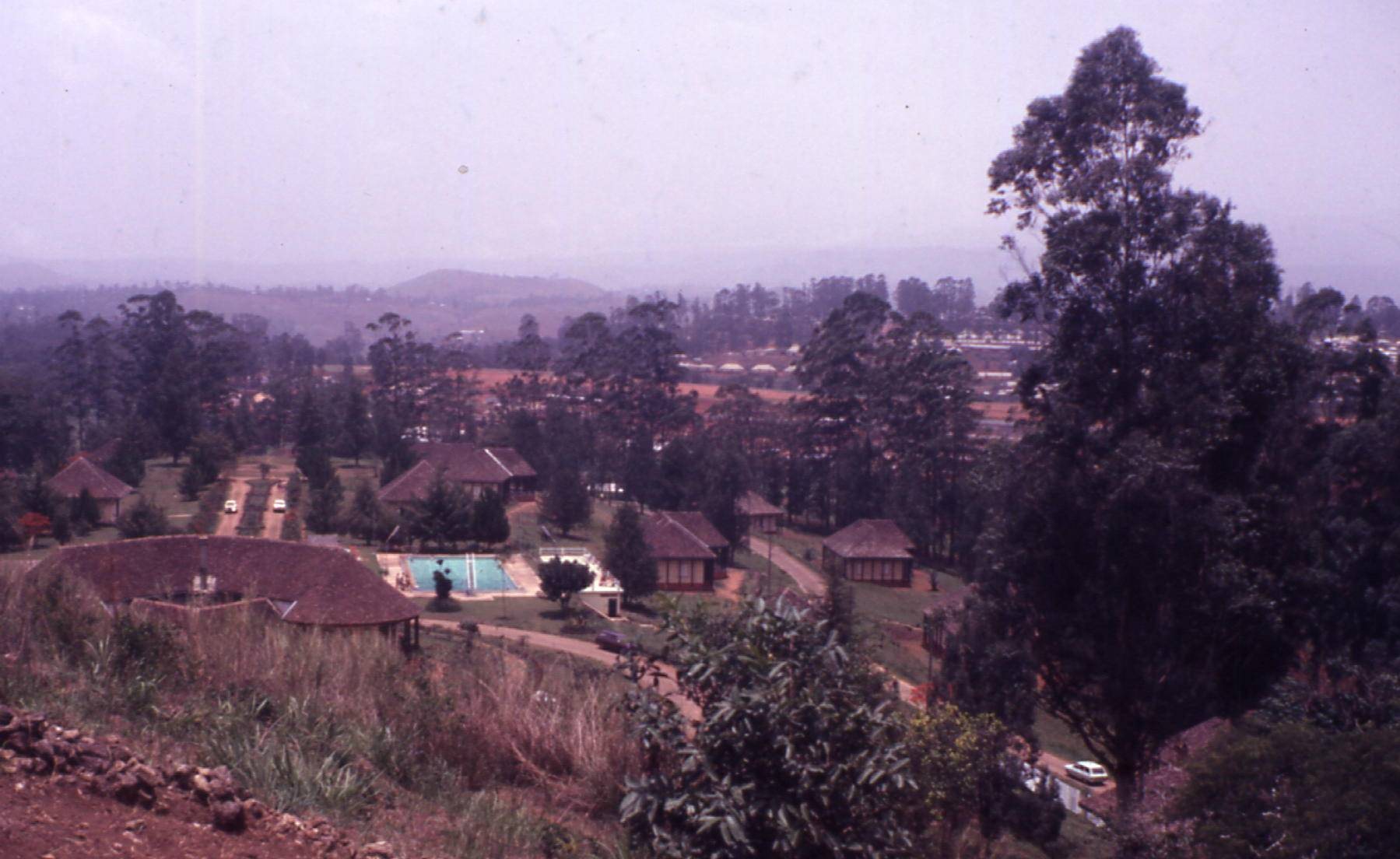 Centre Climatique de Dschang, en 1973. Photo : Jean-Louis Heckly / Wikimedia Commons, CC BY-SA 4.0