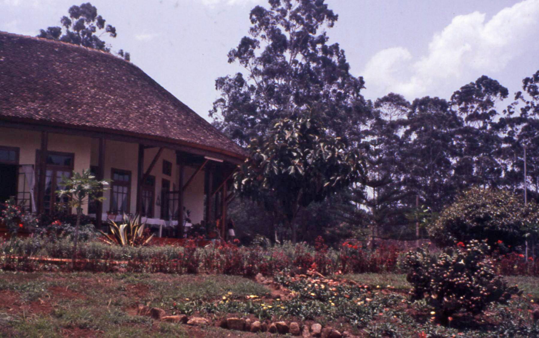 Centre Climatique de Dschang, en 1973. Photo : Jean-Louis Heckly / Wikimedia Commons, CC BY-SA 4.0