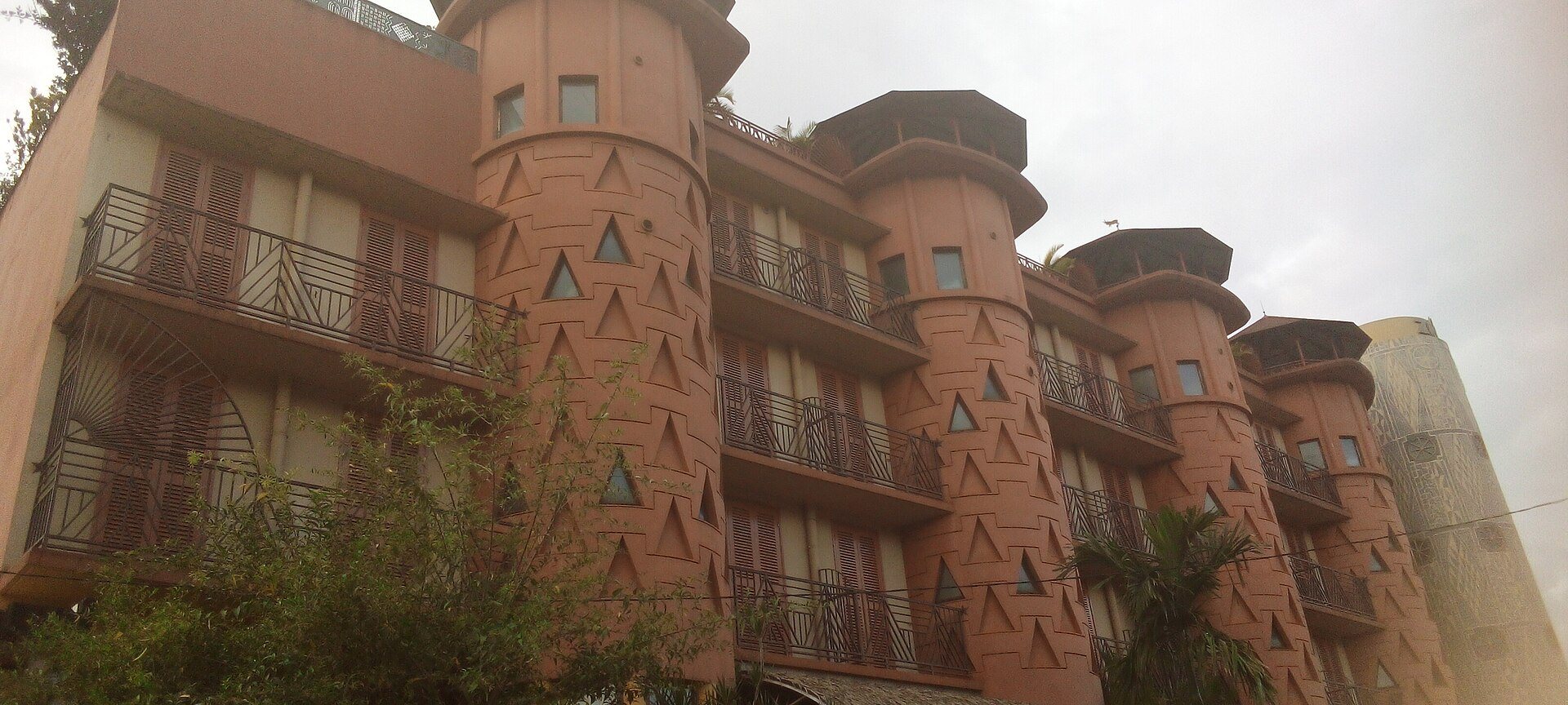 Hôtel Zingana. Photo : Achking / Wikimedia Commons, CC0